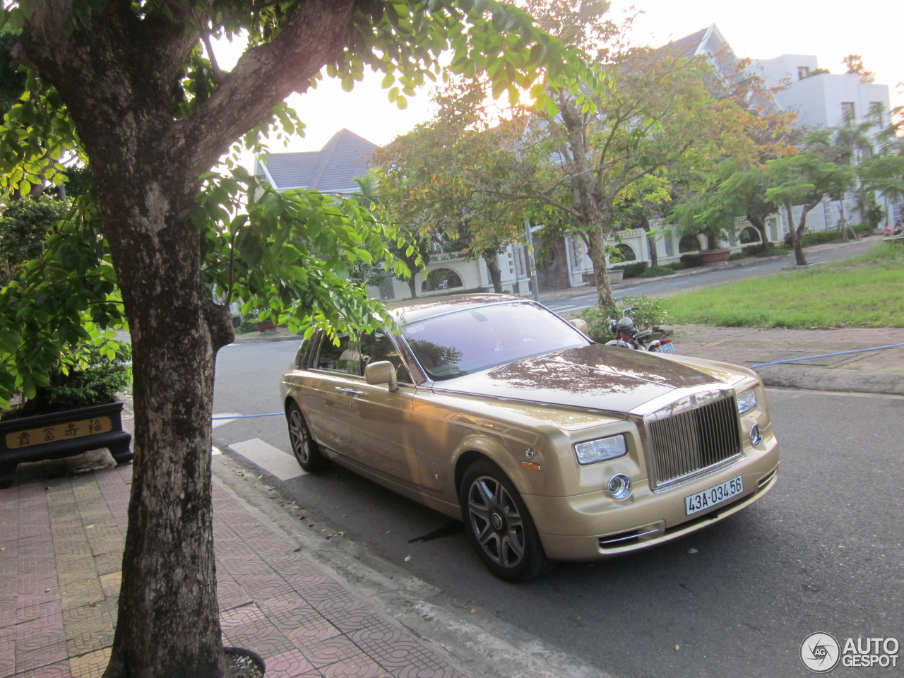 Rolls-Royce Phantom EWB