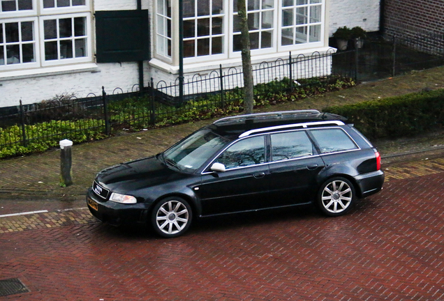 Audi RS4 Avant B5