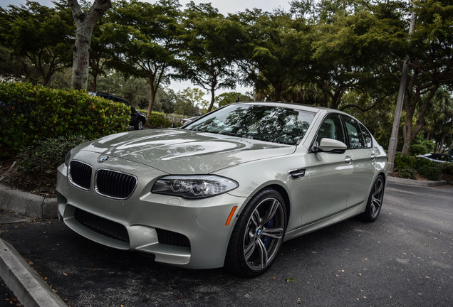 BMW M5 F10 2011