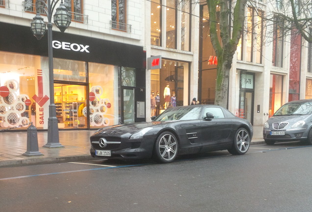 Mercedes-Benz SLS AMG