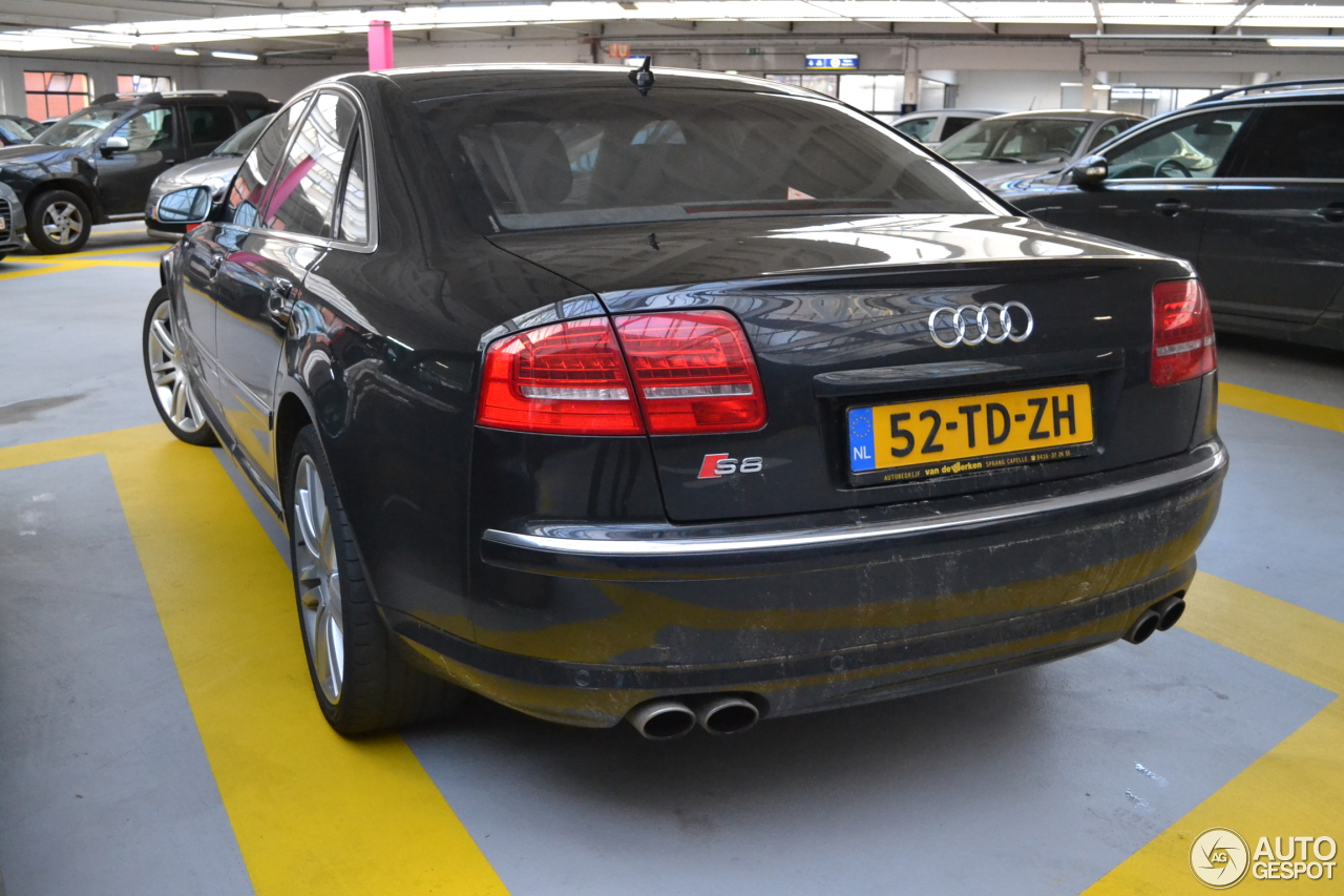 Audi S8 D3