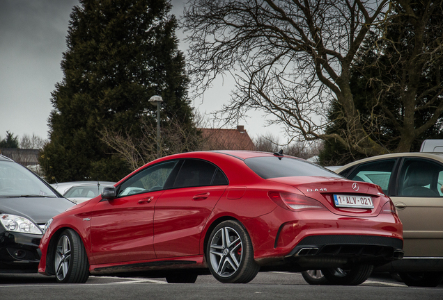 Mercedes-Benz CLA 45 AMG C117