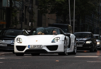 Porsche 918 Spyder Weissach Package