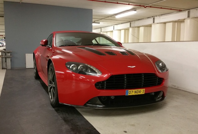 Aston Martin V12 Vantage