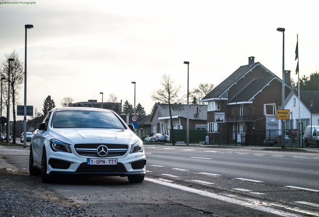 Mercedes-Benz CLA 45 AMG C117