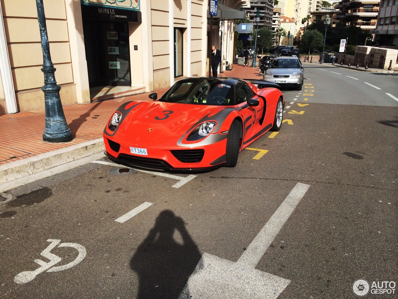 Porsche 918 Spyder Weissach Package