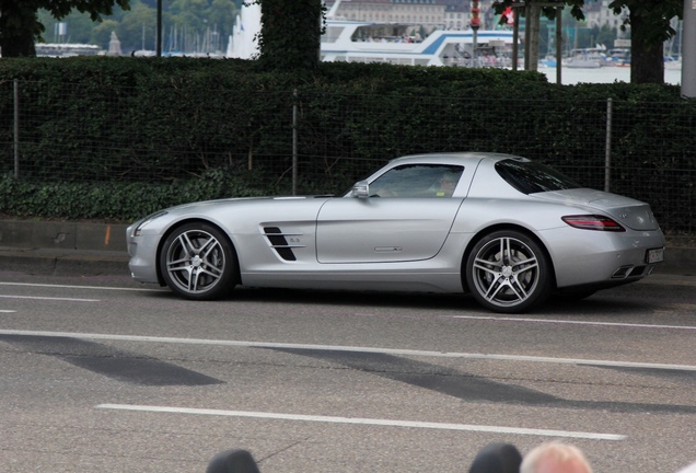 Mercedes-Benz SLS AMG