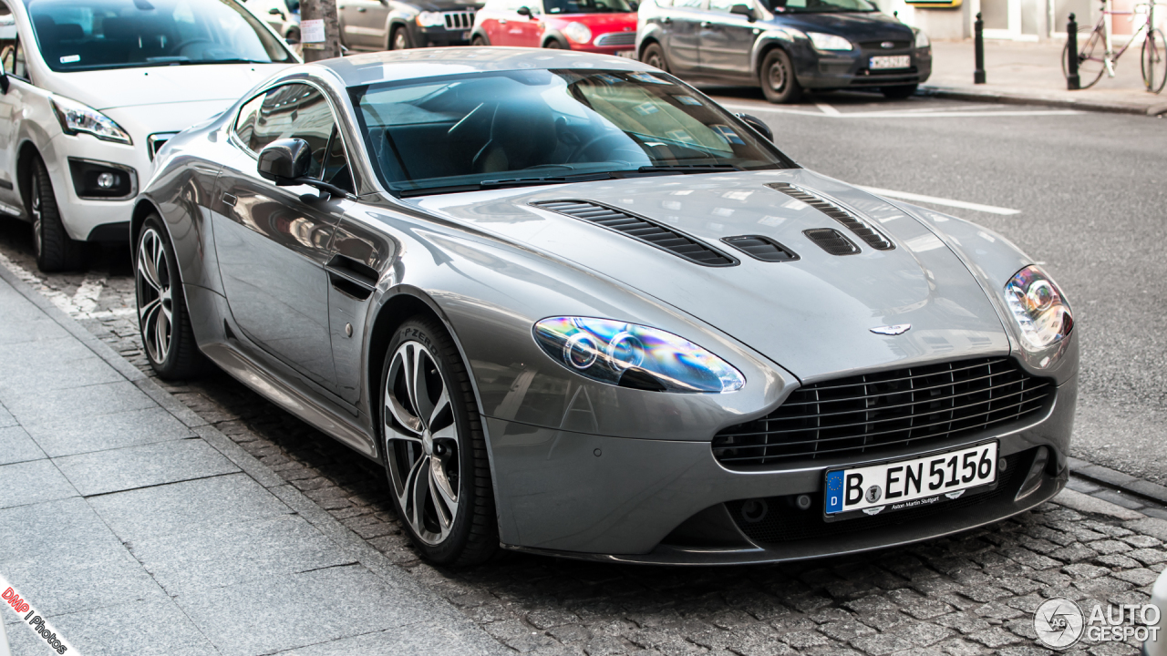 Aston Martin V12 Vantage