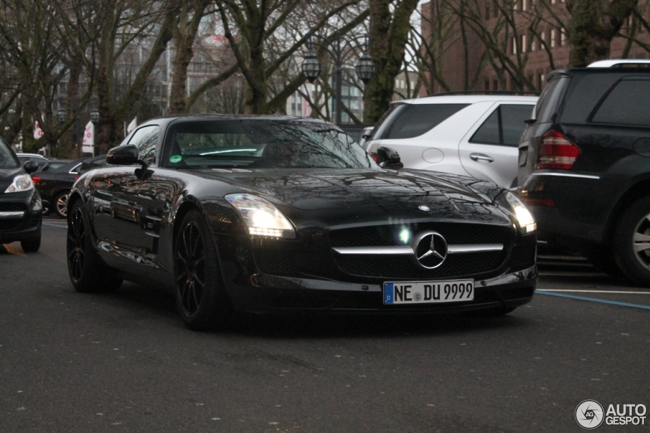 Mercedes-Benz SLS AMG