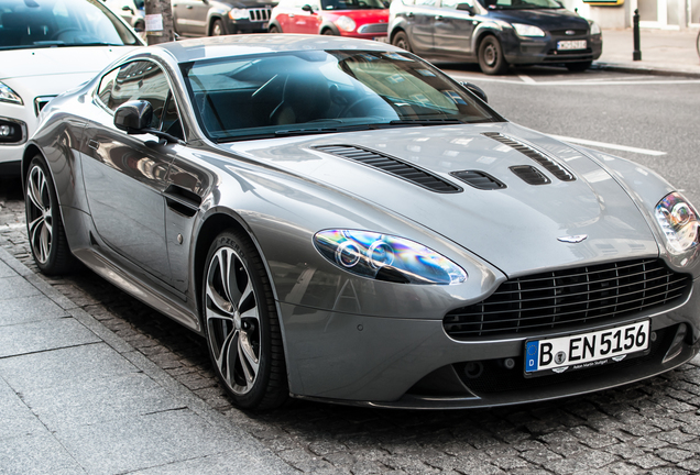 Aston Martin V12 Vantage