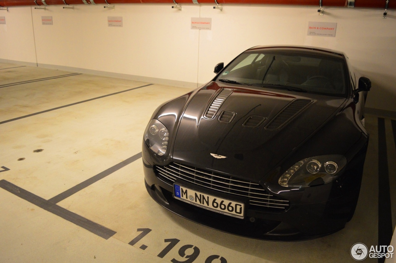 Aston Martin V12 Vantage