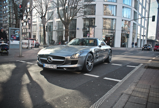 Mercedes-Benz SLS AMG