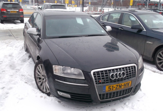 Audi S8 D3