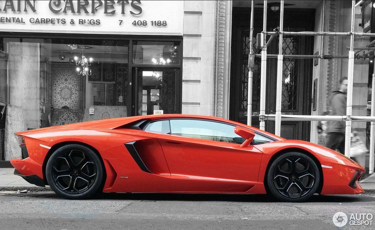 Lamborghini Aventador LP700-4