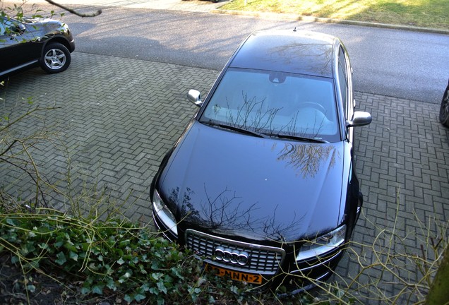 Audi S8 D3