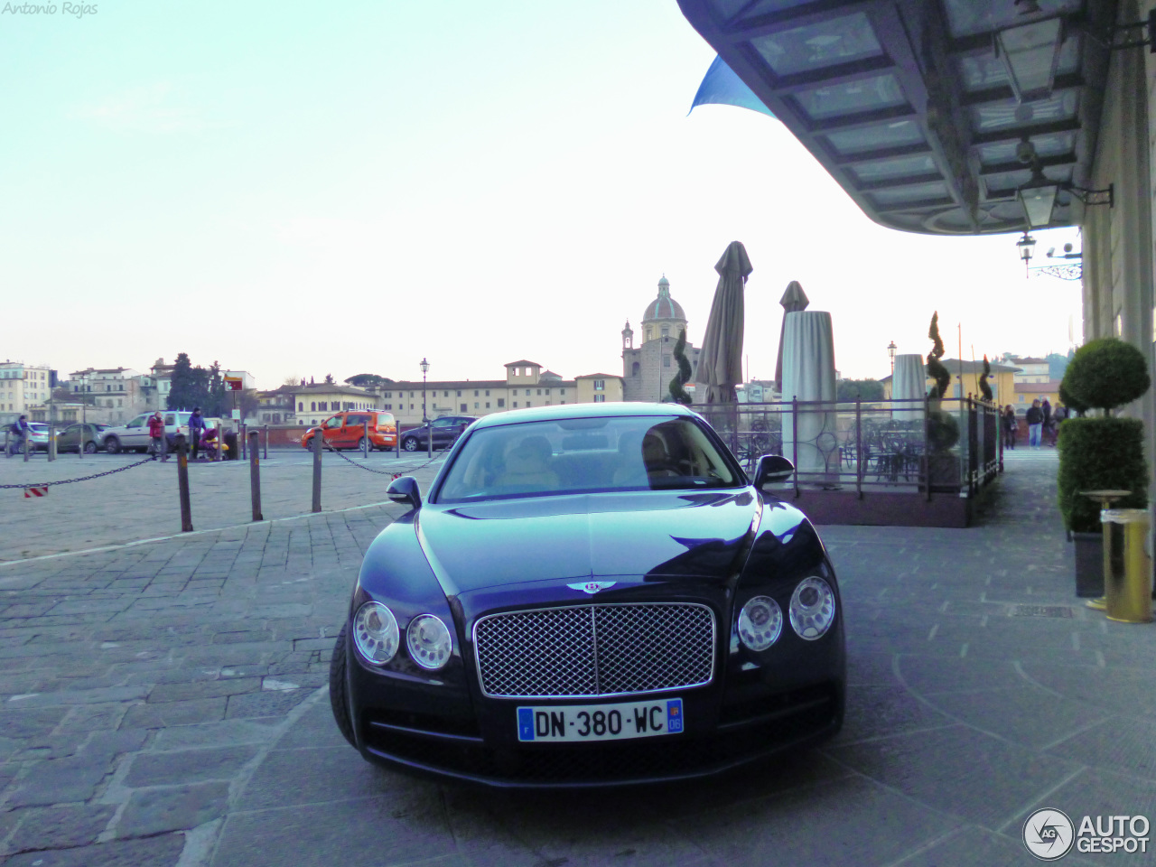 Bentley Flying Spur V8