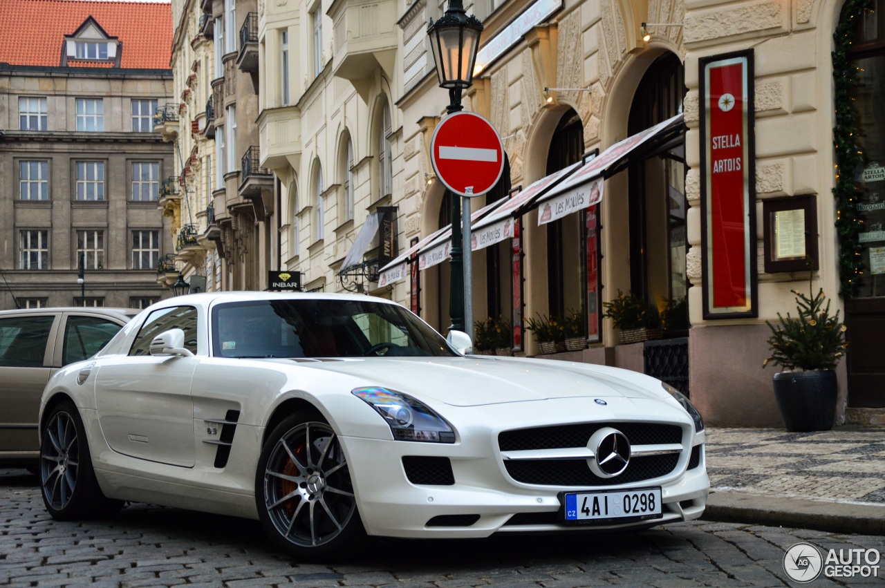 Mercedes-Benz SLS AMG