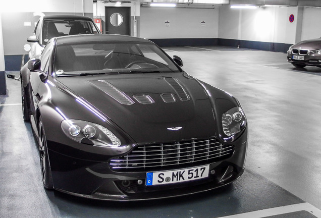 Aston Martin V12 Vantage Carbon Black Edition