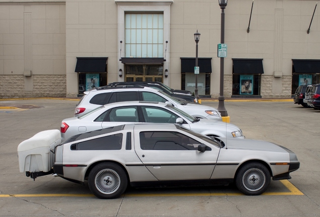 DeLorean DMC-12