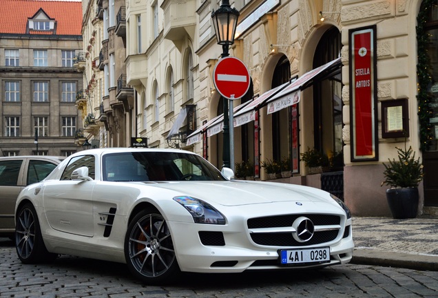 Mercedes-Benz SLS AMG