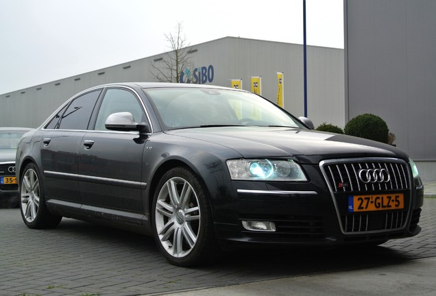 Audi S8 D3