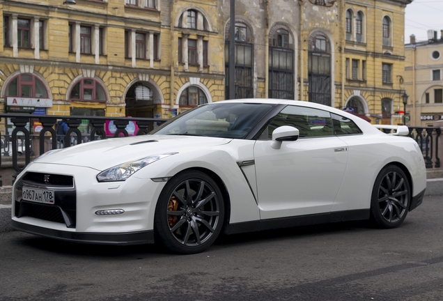 Nissan GT-R 2011