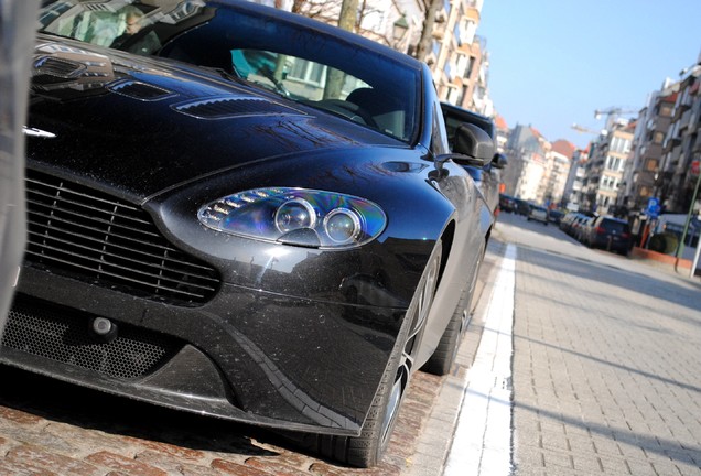 Aston Martin V12 Vantage Carbon Black Edition