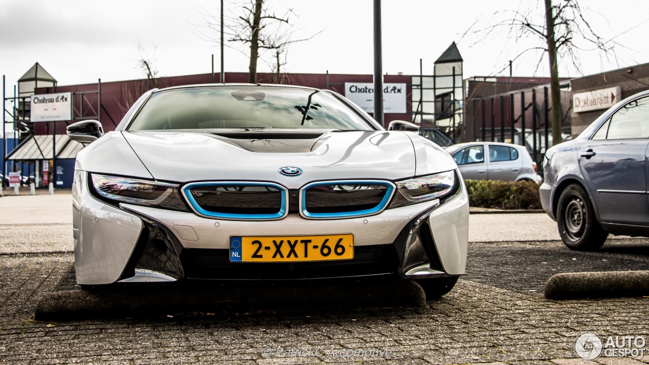 BMW i8