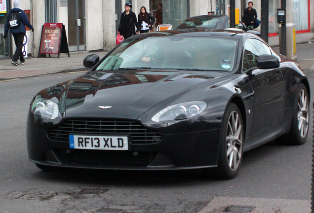 Aston Martin V8 Vantage 2012