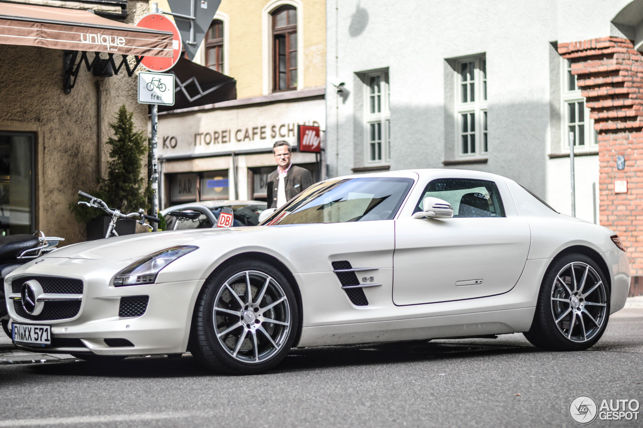 Mercedes-Benz SLS AMG