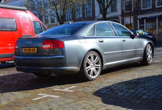 Audi S8 D3