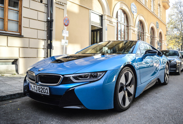 BMW i8