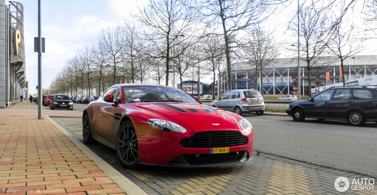 Aston Martin V12 Vantage