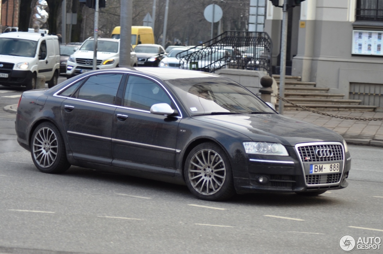 Audi S8 D3