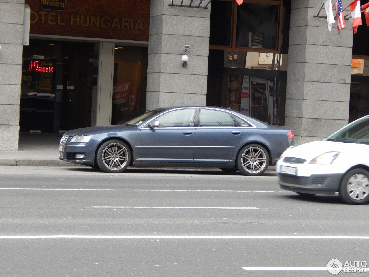 Audi S8 D3