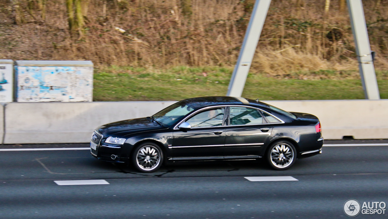 Audi S8 D3