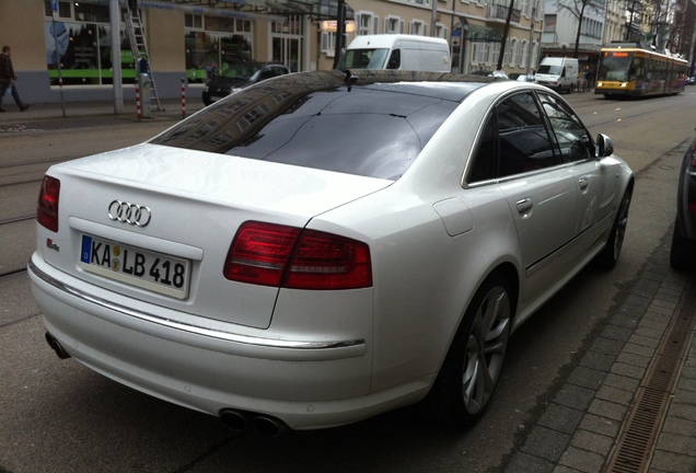 Audi S8 D3