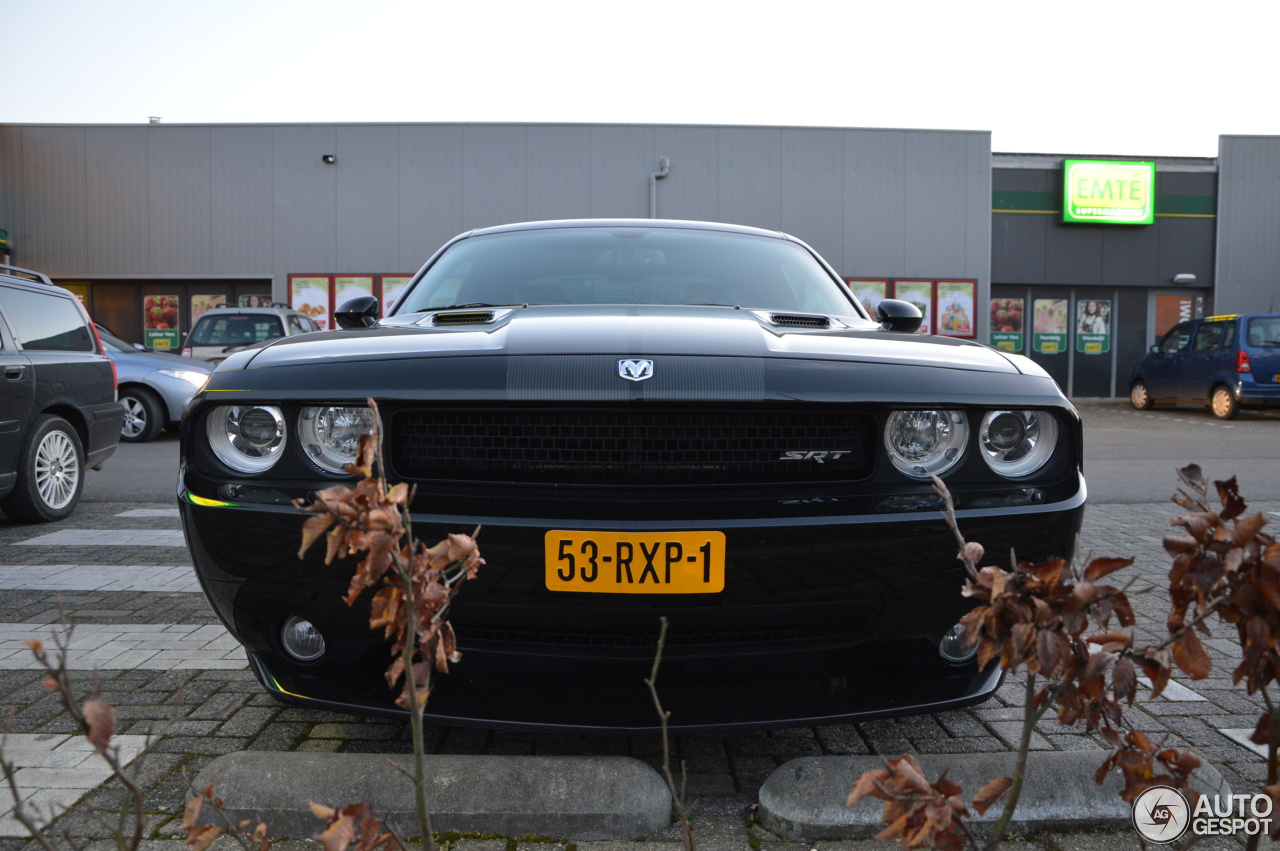 Dodge Challenger SRT-8