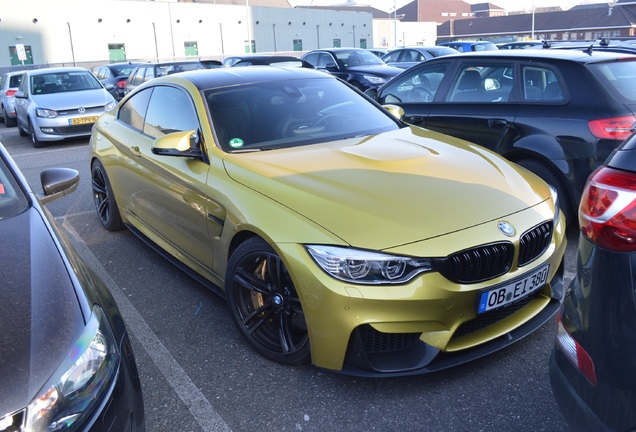 BMW M4 F82 Coupé Versus Performance