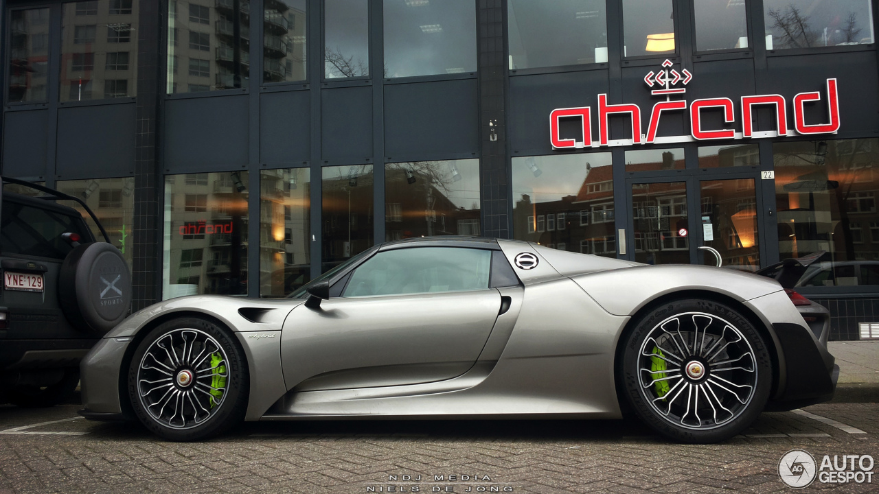 Porsche 918 Spyder Weissach Package