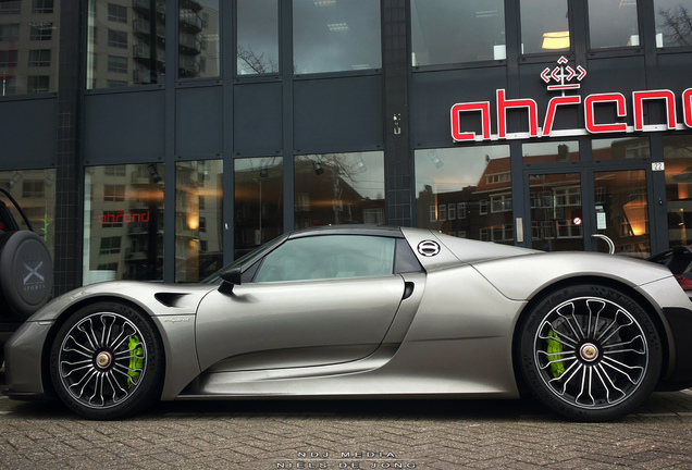 Porsche 918 Spyder Weissach Package