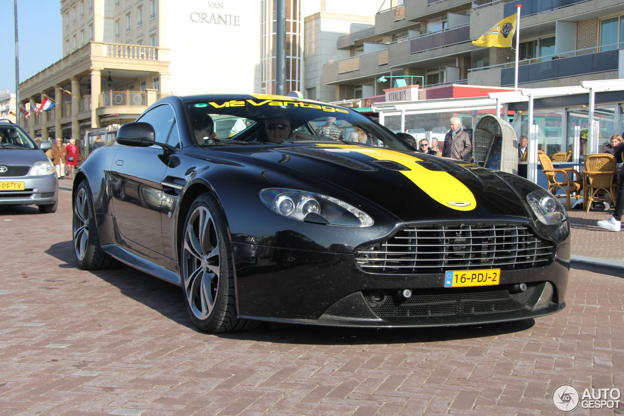 Aston Martin V12 Vantage Carbon Black Edition