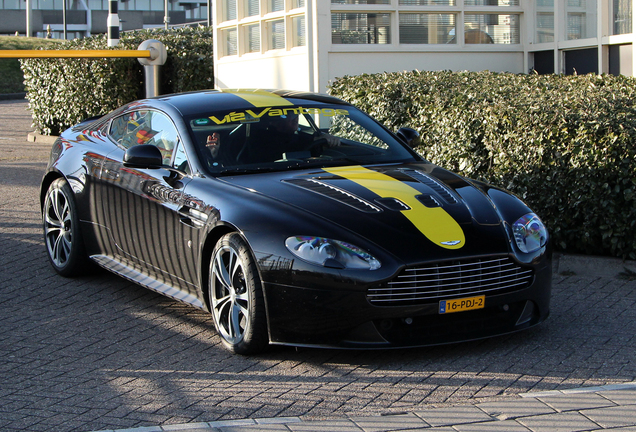 Aston Martin V12 Vantage Carbon Black Edition