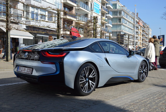 BMW i8