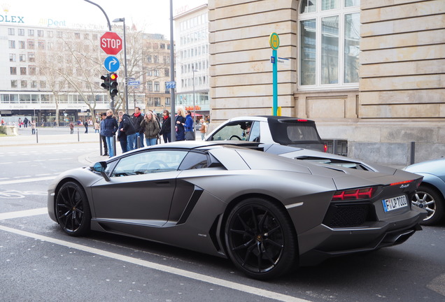 Lamborghini Aventador LP700-4 Roadster