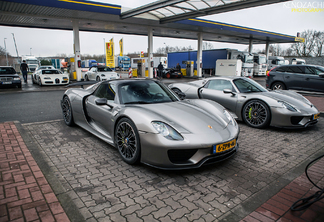 Porsche 918 Spyder Weissach Package