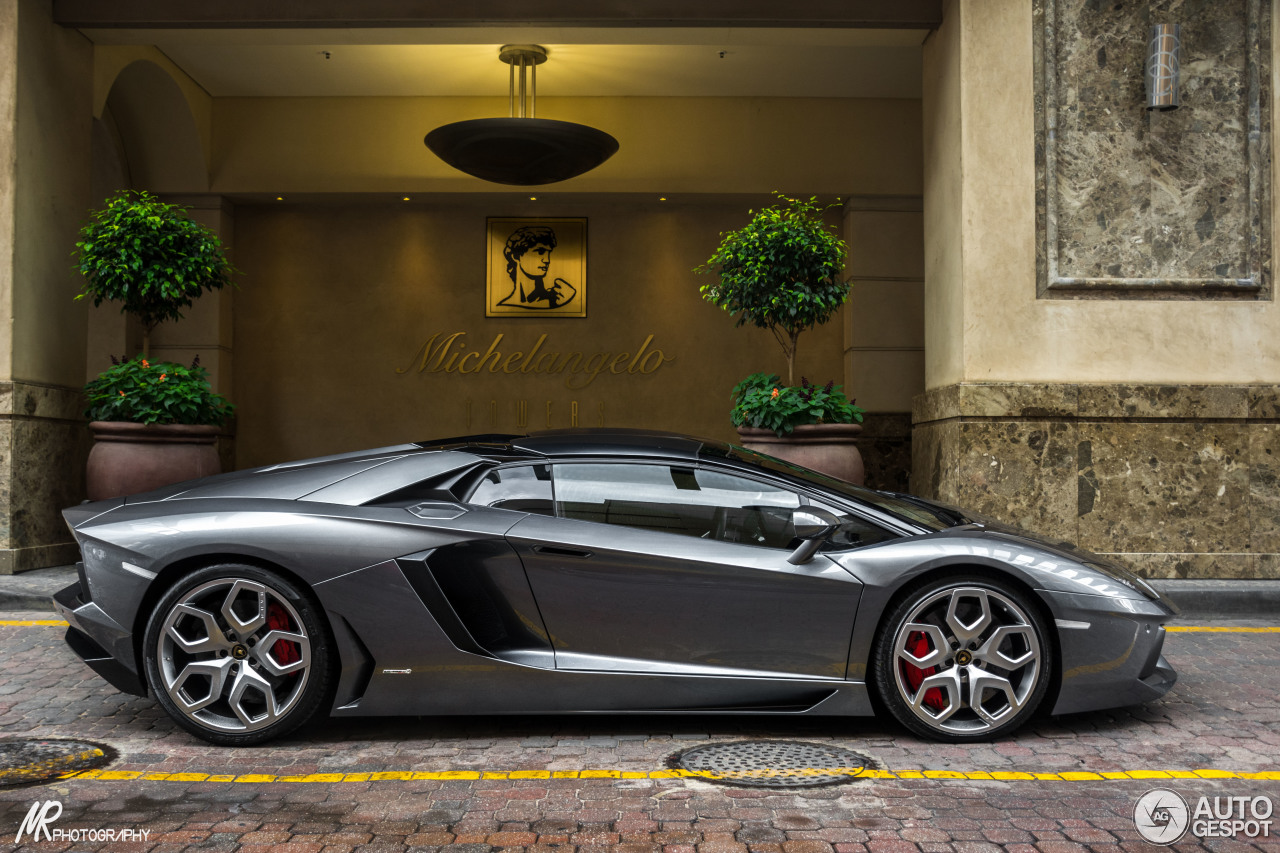 Lamborghini Aventador LP700-4 Roadster