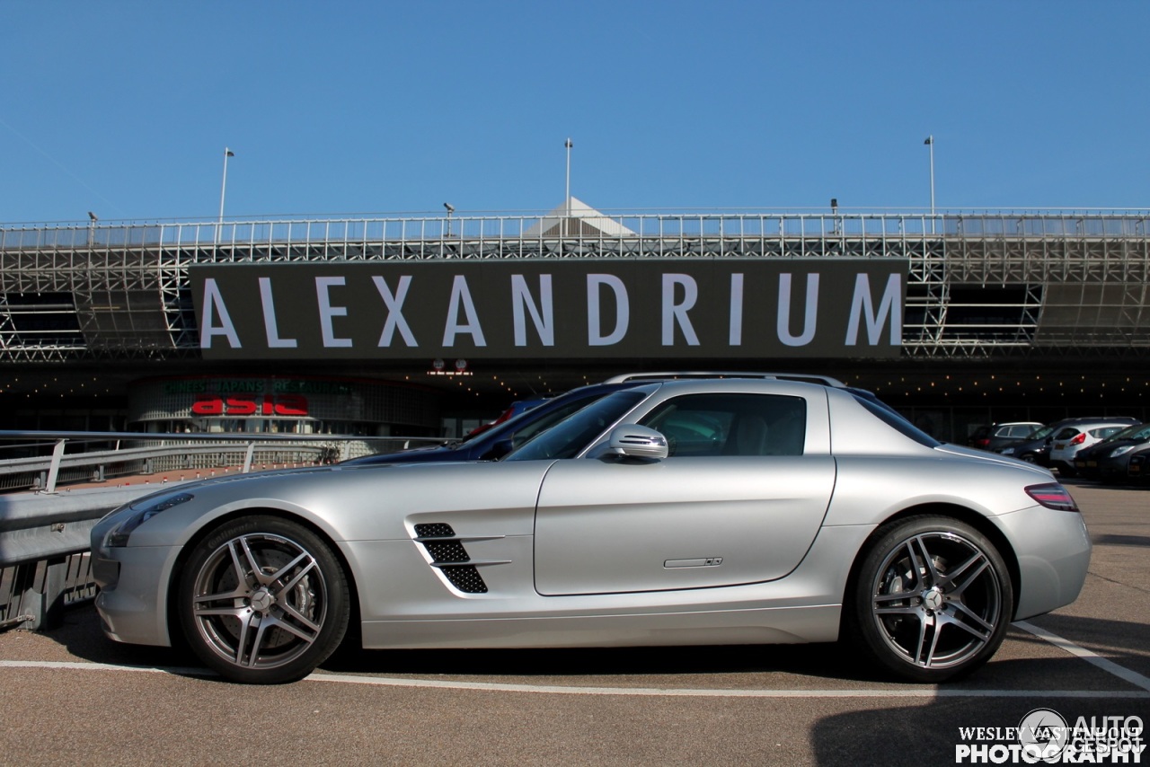 Mercedes-Benz SLS AMG