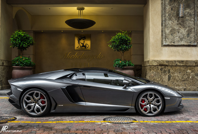 Lamborghini Aventador LP700-4 Roadster