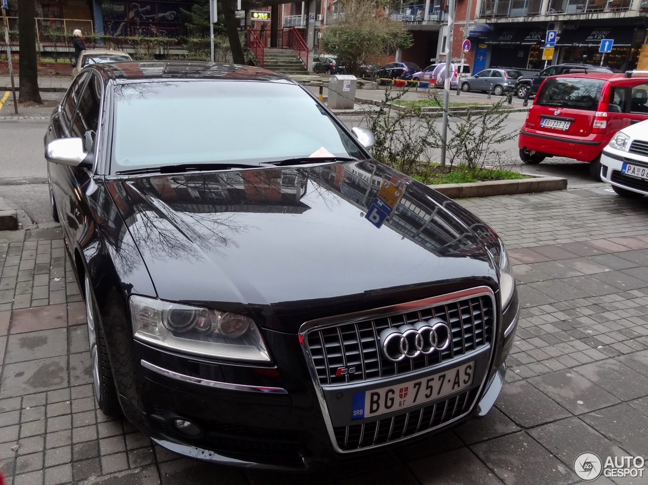 Audi S8 D3